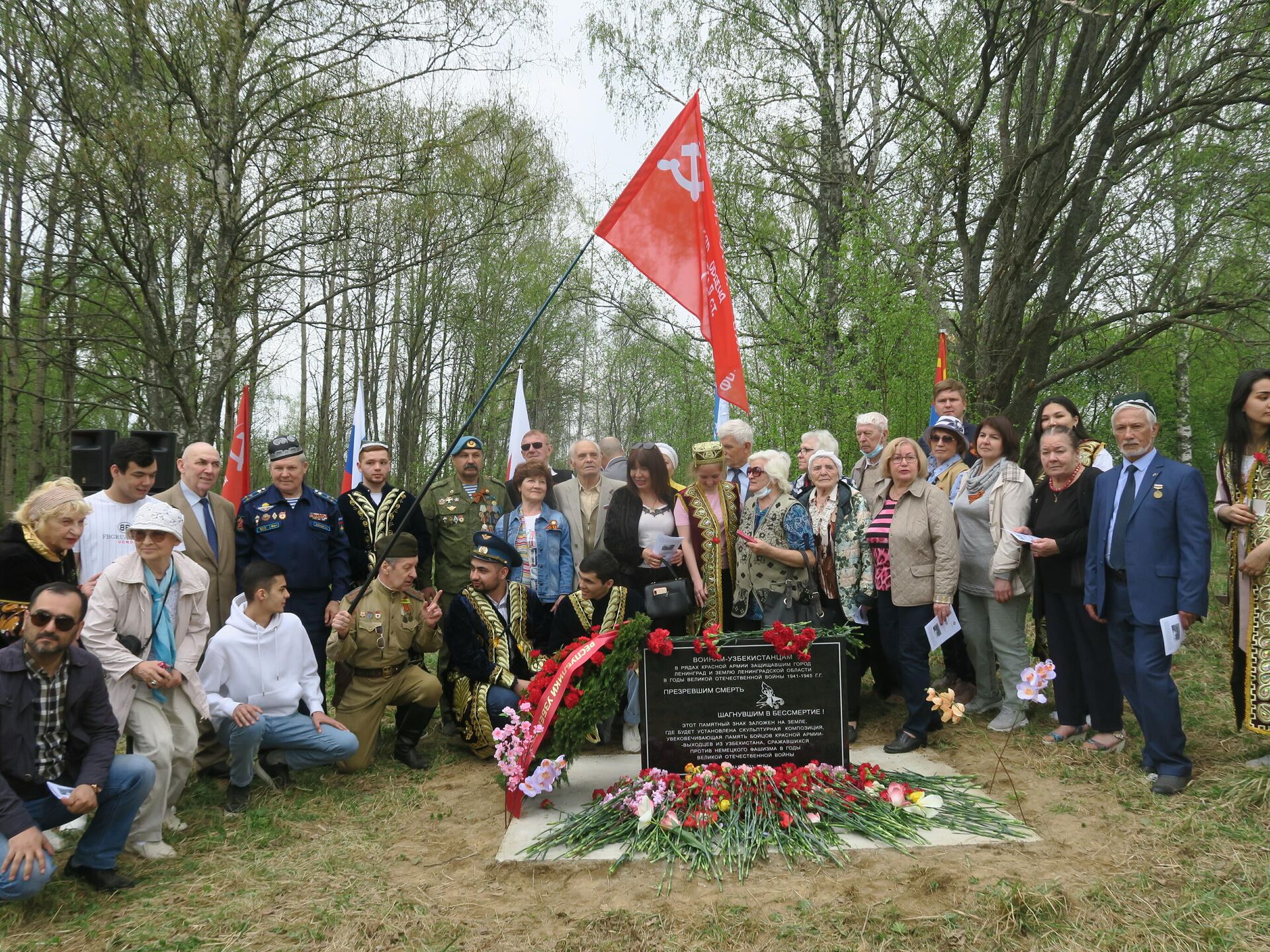Закладка камня на месте монумента в память о героях-узбекистанцах, защищавших Ленинград в годы ВОВ - Sputnik Узбекистан, 1920, 16.05.2021