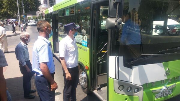 Водителей автобусов в Ташкенте оштрафовали за отсутствие медицинских масок - Sputnik Узбекистан