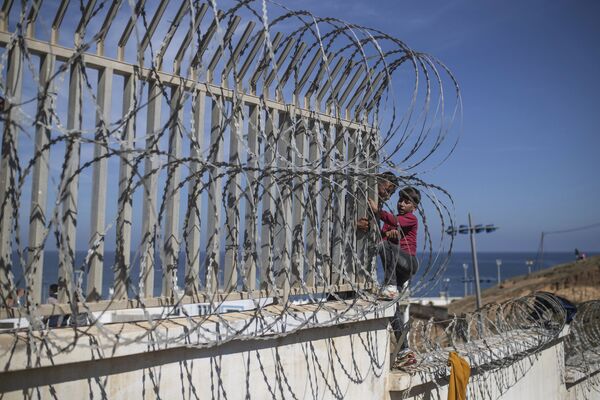 Премьер-министр Испании Педро Санчес заявил, что внезапный приток мигрантов — это серьезный кризис для всей Европы. - Sputnik Узбекистан