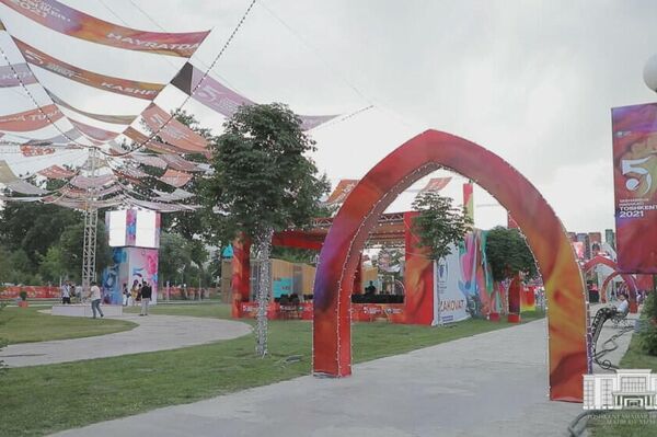 В Ташкенте построили тематический городок для проведения Фестиваля молодежи - Sputnik Ўзбекистон