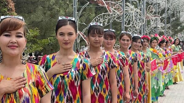 Участники Международного фестиваля цветов в Намангане - Sputnik Узбекистан