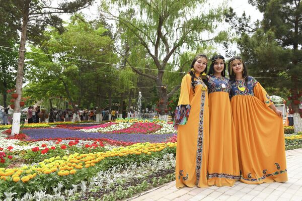 Праздник цветов призван не только поддержать местных цветоводов, но и повысить туристический потенциал этого региона - Sputnik Узбекистан