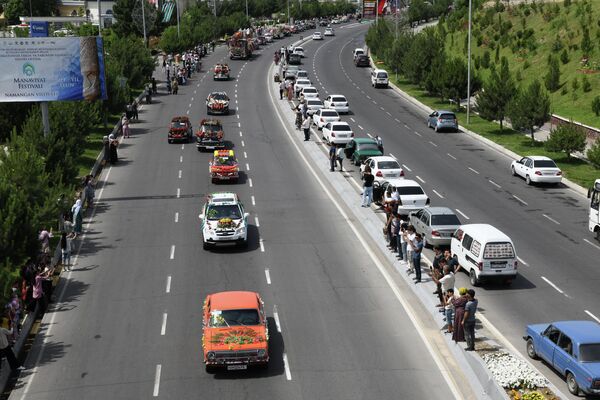 Маршрут парада протяженностью около 10 километров пролегает из аэропорта Намангана до городского парка имени Бабура - Sputnik Узбекистан