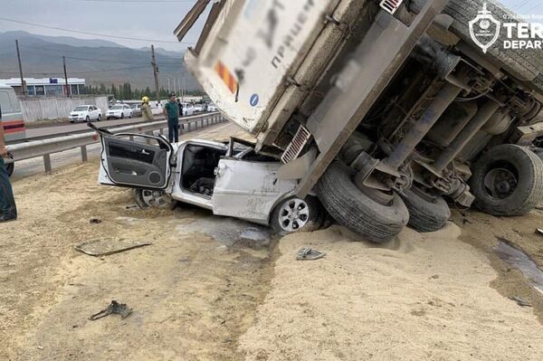 В ДТП в Ангрене с участием грузовика MAN и семи легковых автомобилей скончались пять человек - Sputnik Ўзбекистон