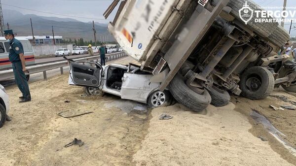 В ДТП в Ангрене с участием грузовика MAN и семи легковых автомобилей скончались пять человек - Sputnik Ўзбекистон