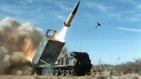 Американский оперативно-тактический ракетный комплекс MGM-140 ATACMS с баллистической ракетой малой дальности
 - Sputnik Узбекистан