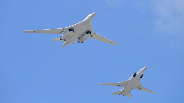 Dalniy sverxzvukovoy bombardirovshik-raketonoses Tu-22M3 i strategicheskiy bombardirovshik-raketonoses Tu-160 - Sputnik O‘zbekiston