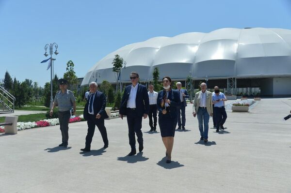 Делегация Минздрава России во главе с Михаилом Мурашко посетила парк Победы в Ташкенте - Sputnik Узбекистан