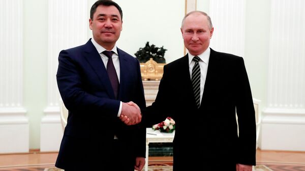 Prezident RF V. Putin provel peregovori s prezidentom Kirgizii S. Japarovim - Sputnik O‘zbekiston