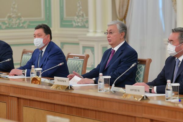 Prezident Kazaxstana Kasim-Jomart Tokayev prinyal Premyer-ministra Uzbekistana Abdullu Aripova - Sputnik O‘zbekiston