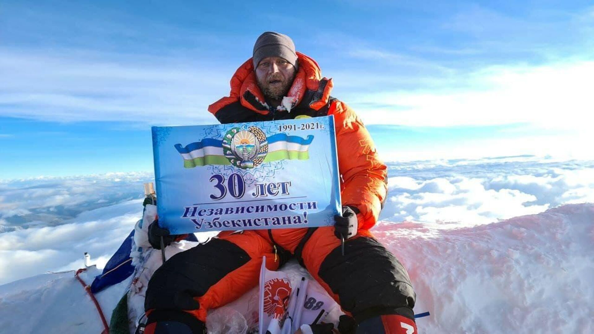 Узбекистанец  Сергей Денисенко исполнил мечту и поднялся на Эверест - Sputnik Узбекистан, 1920, 29.12.2021
