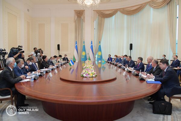Встреча председателей верхних палат парламентов Узбекистана и Казахстана - Sputnik Узбекистан