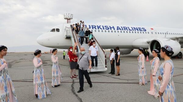Авиакомпания Turkish Airlines совершила первый рейс из Стамбула в Фергану. - Sputnik Ўзбекистон