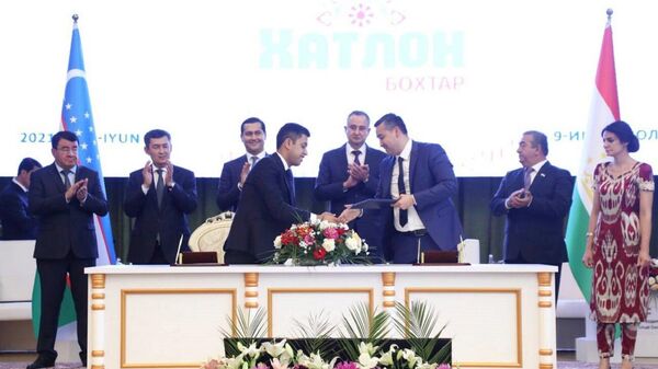 В Таджикистане состоялся 1-й Узбекско-таджикский межрегиональный инвестиционный форум - Sputnik Ўзбекистон