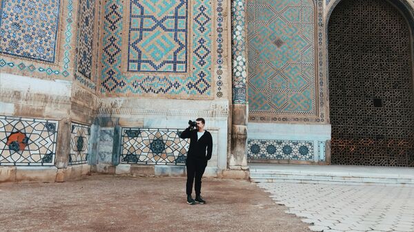 Турист в Самарканде. Иллюстративное фото - Sputnik Узбекистан