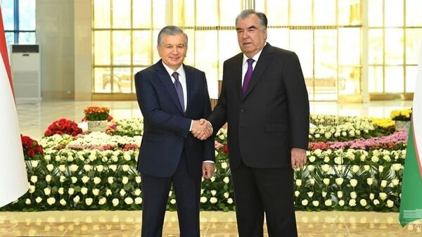 Церемония встречи президента Узбекистана Шавката Мирзиёева в аэропорту Душанбе - Sputnik Узбекистан