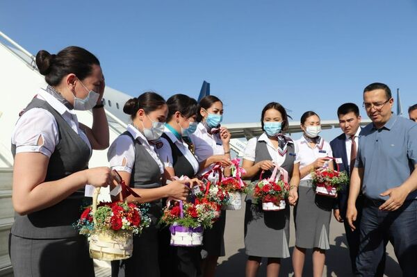 Встреча самолета Air Astana в аэропорту Самарканда - Sputnik Узбекистан