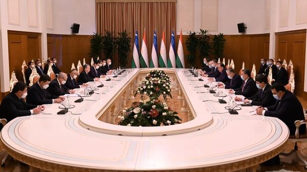 Визит президента Узбекистана Шавката Мирзиёева в Таджикистан. Переговоры в расширенном составе - Sputnik Узбекистан
