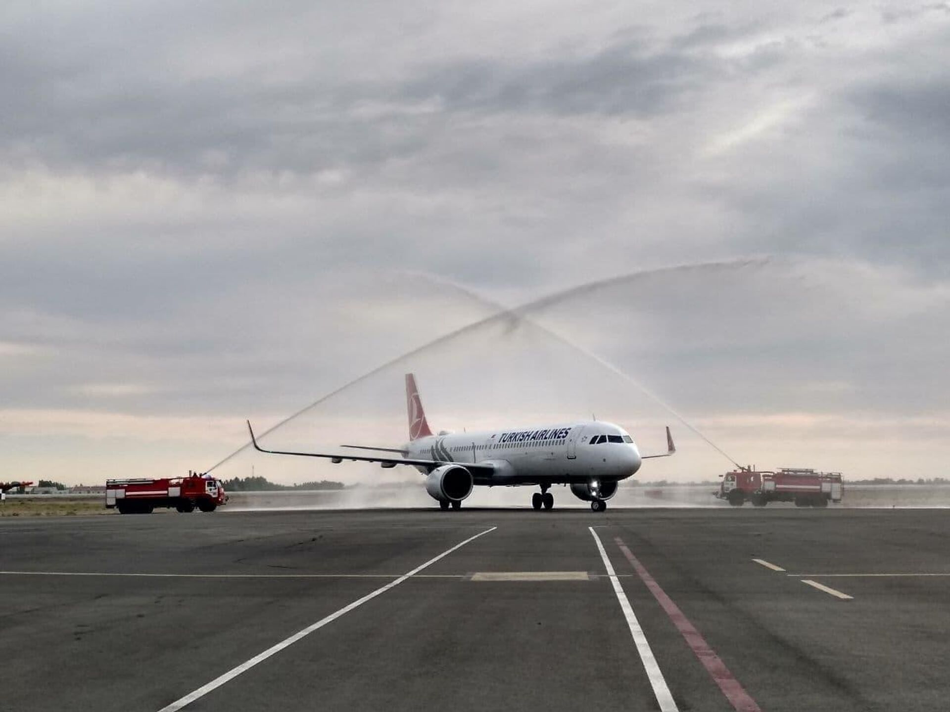 Turkish Airlines выполнила первый рейс из Стамбула в Ургенч - Sputnik Ўзбекистон, 1920, 11.06.2021