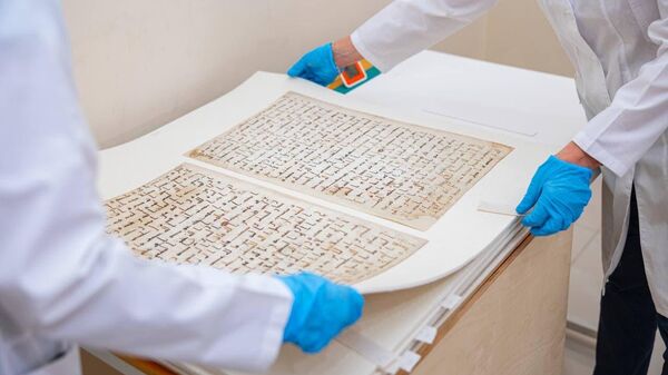 В Узбекистане завершили реставрацию фрагмента уникального рукописного Корана - Sputnik Ўзбекистон