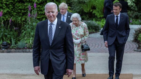 Президент США Джо Байден нарушил королевский протокол на саммите Группы семи (G7) в британском Корнуолле
 - Sputnik Ўзбекистон