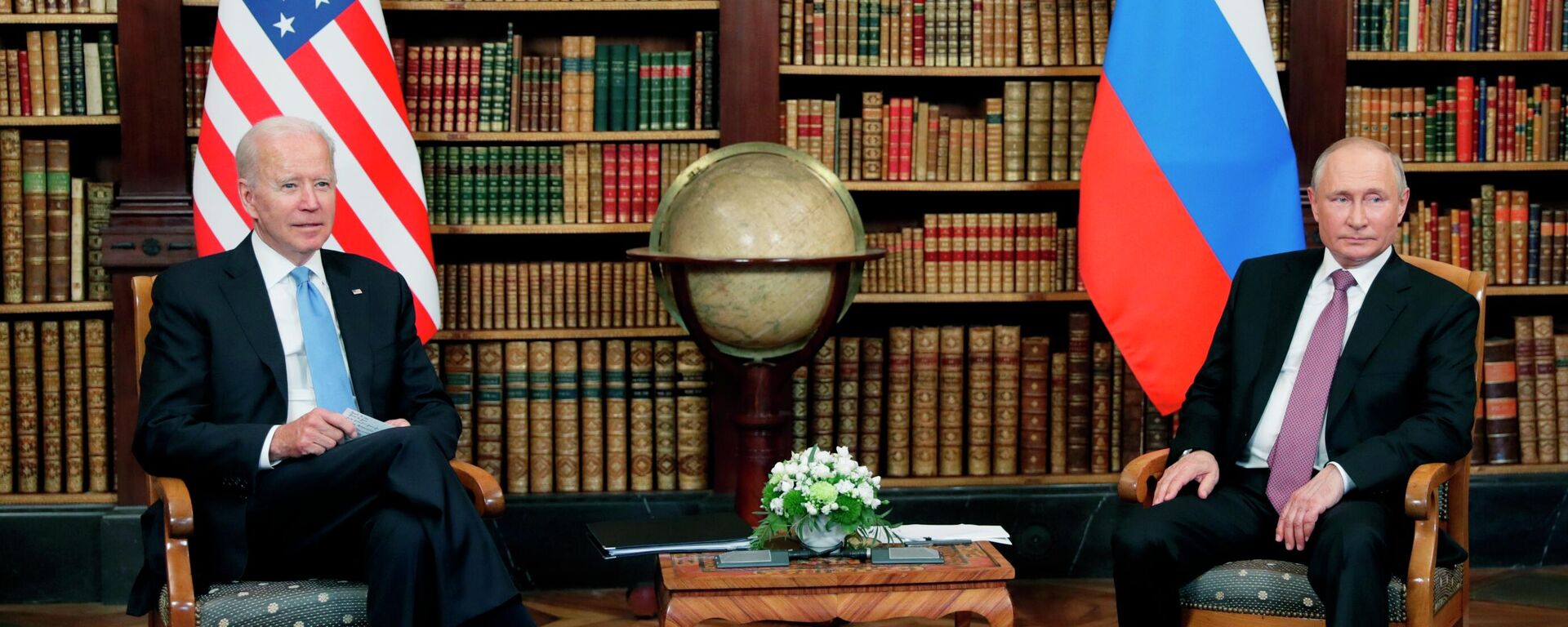 Встреча президентов России и США В. Путина и Дж. Байдена в Женеве - Sputnik Ўзбекистон, 1920, 07.12.2021
