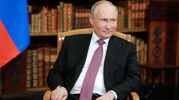  Президент РФ Владимир Путин во время встречи с президентом США Джо Байденом в Женеве на вилле Ла Гранж - Sputnik Ўзбекистон