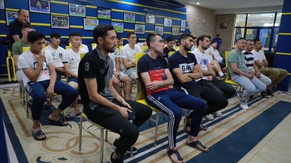FK Paxtakor opublikoval svedeniya o zarplate igrokov i trenerov - Sputnik O‘zbekiston