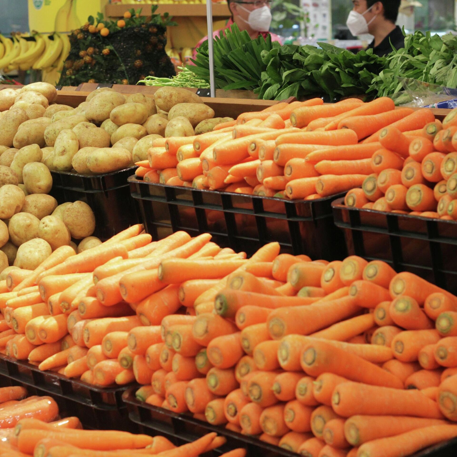 Картошка на прилавке. Где самая дешевая еда. Где мне купить продукты. Сколько стоит морковь в Находке. Product 22 ru