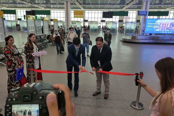 В Ташкенте встретили первый рейс FlyArystan из Туркестана  - Sputnik Узбекистан