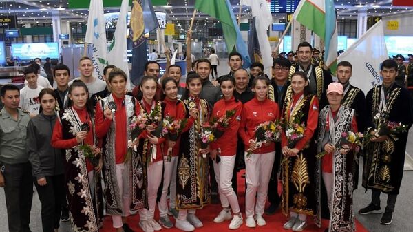 В Ташкенте торжественно встретили узбекистанских тхэквондистов и паралимпийцев - Sputnik Узбекистан