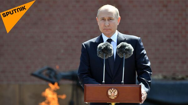 День памяти и скорби: Путин возложил цветы к Могиле  - Sputnik Узбекистан