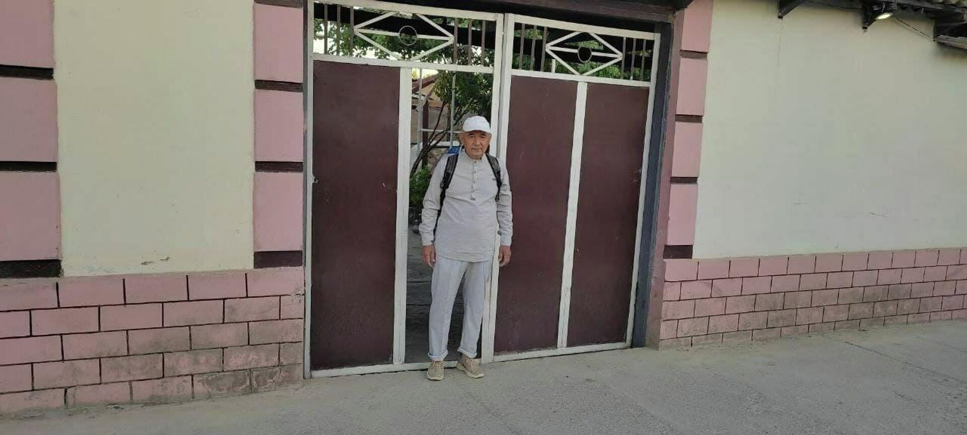 62-летний житель Яккабагского района отправился в пешую прогулку до Ферганской долины - Sputnik Узбекистан, 1920, 23.06.2021