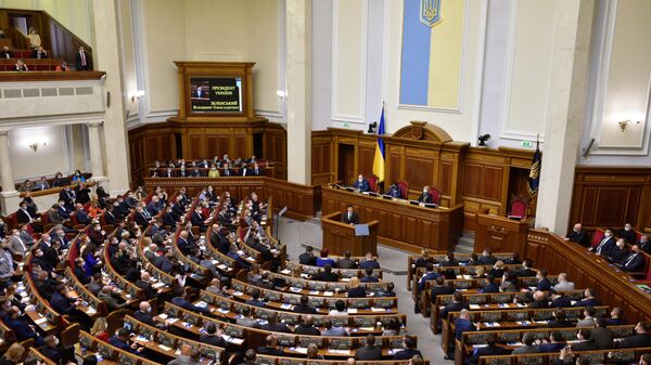 Президент Украины Владимир Зеленский выступает в Верховной Раде - Sputnik Узбекистан