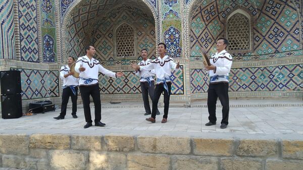Музыканты на одной из древних площадей в Бухаре - Sputnik Узбекистан