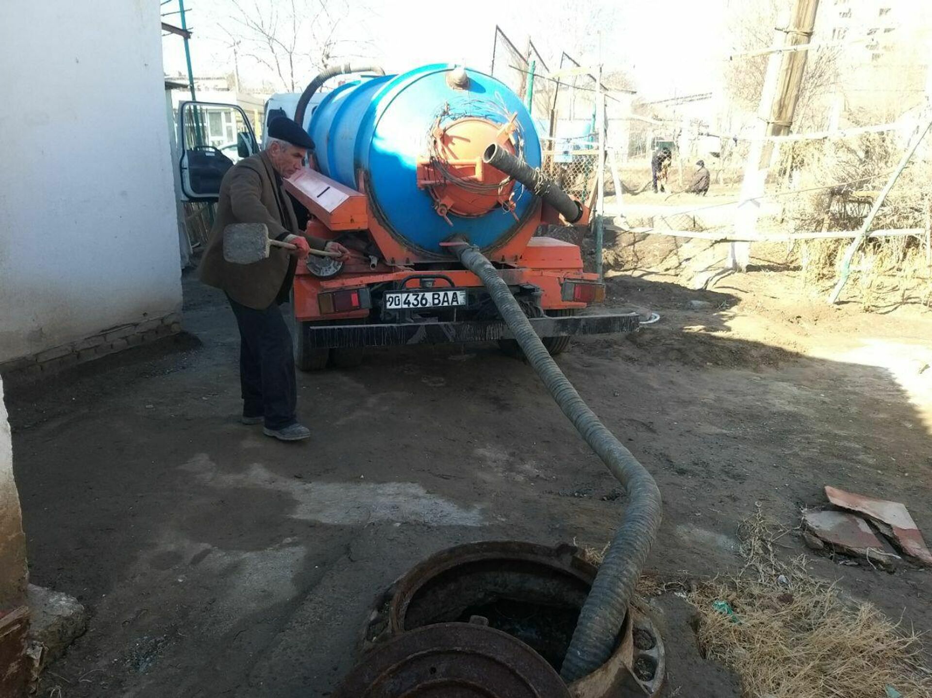 Два сотрудника водоканала погибли в канализационном колодце - Sputnik Узбекистан, 1920, 27.06.2021