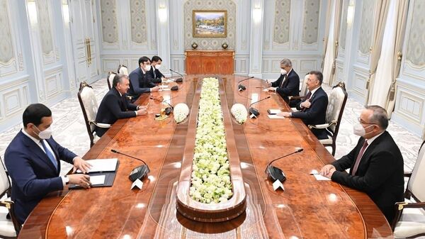 Шавкат Мирзиёев 28 июня принял вице-президента Турецкой Республики Фуата Октая - Sputnik Узбекистан