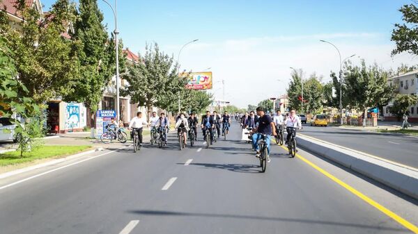 Азиз Абдухакимов и министры тюркоязычных стран совершили велопрогулку по улицам Коканда - Sputnik Узбекистан