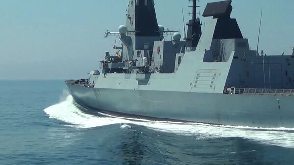 Эсминец Defender ВМС Великобритании в районе мыса Фиолент - Sputnik Узбекистан