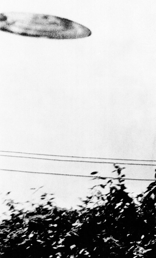 Снимок, сделанный 15-летним Майклом Сэвиджем 24 июля 1956 года в Сан-Бернардино, Калифорния.  - Sputnik Узбекистан