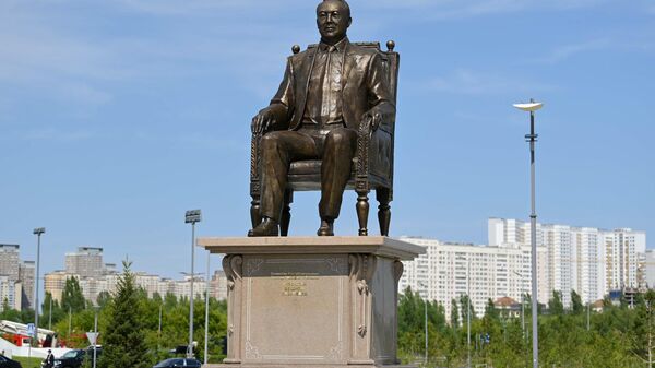 V Nur-Sultane ustanovili pamatnik pervomu prezidentu Kazaxstana – Yelbasi Nursultanu Nazarbayevu. - Sputnik O‘zbekiston