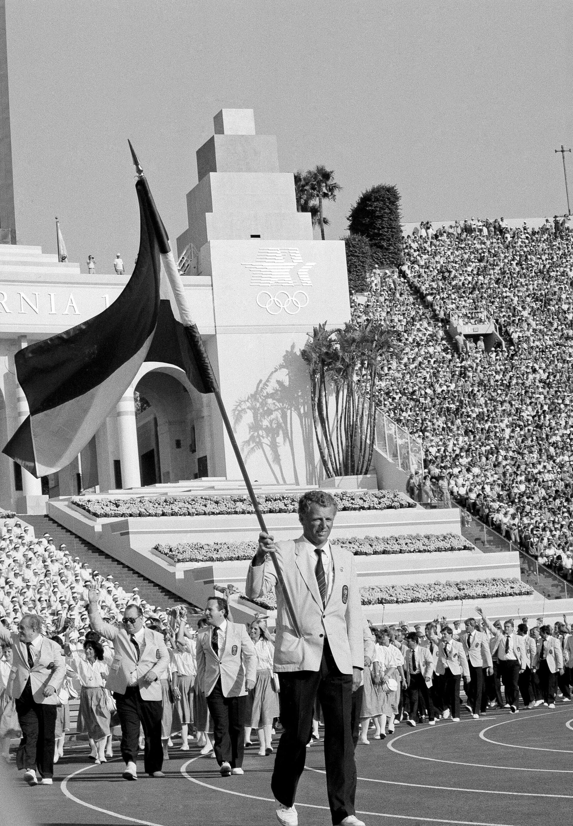 Хуберт Раудашль во время шествия на XXIII Олимпийских играх - Sputnik Узбекистан, 1920, 05.07.2021