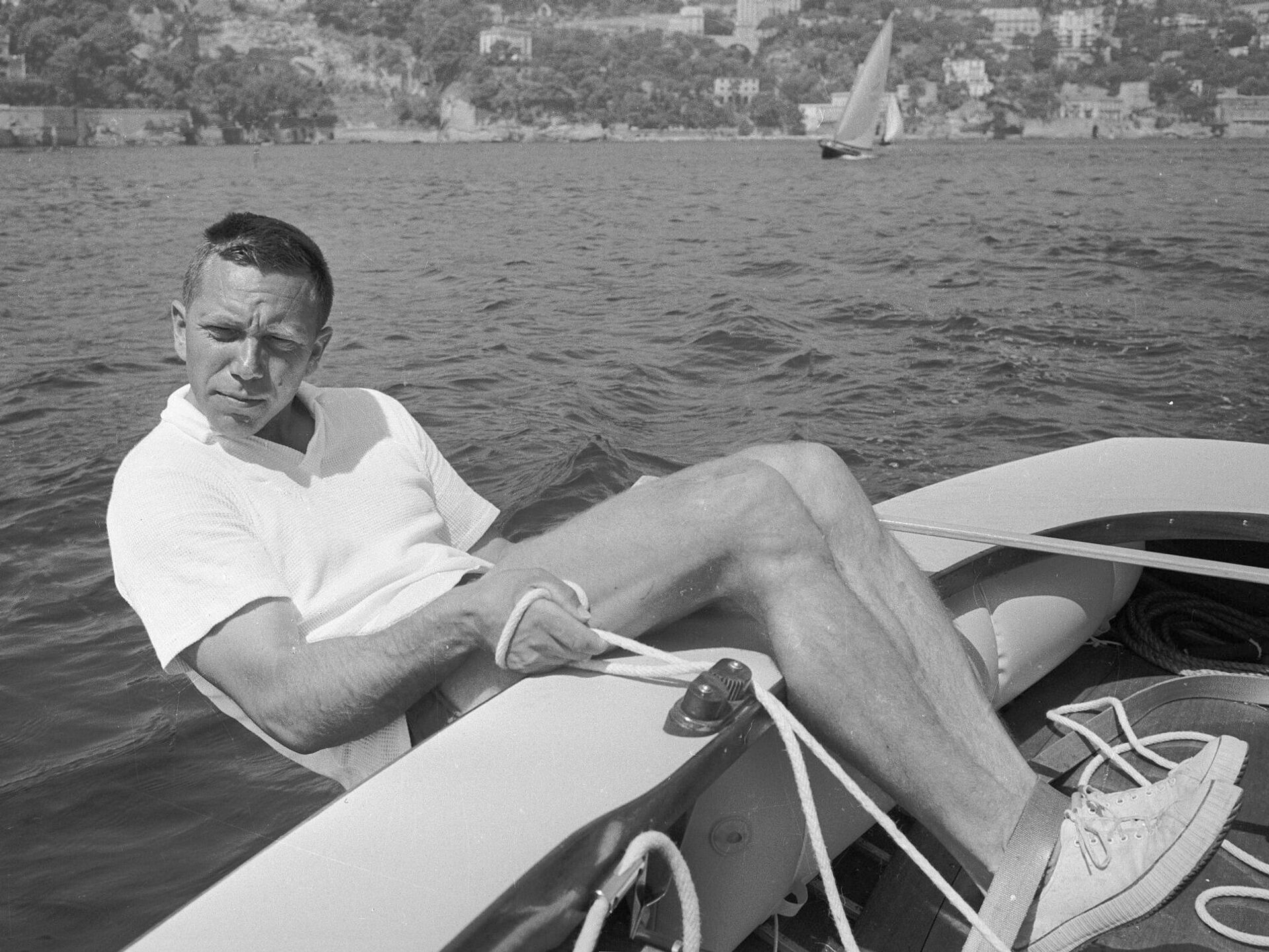 Пауль Эльвстрём выступает в классе Финн в Неаполитанском заливе на Олимпийских играх 1960 года
 - Sputnik Узбекистан, 1920, 05.07.2021