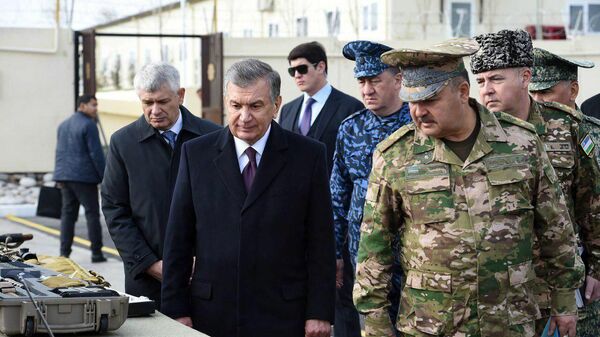 Шавкат Мирзиёев посетил Чирчикский военный полигон - Sputnik Узбекистан