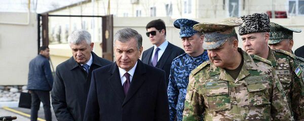 Шавкат Мирзиёев посетил Чирчикский военный полигон Шавкат Мирзиёев посетил Чирчикский военный полигон - Sputnik Ўзбекистон