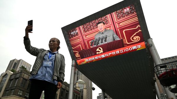 Трансляция выступления председателя КНР Си Цзиньпиня в честь 100-летия юбилея Коммунистической партии Китая - Sputnik Узбекистан