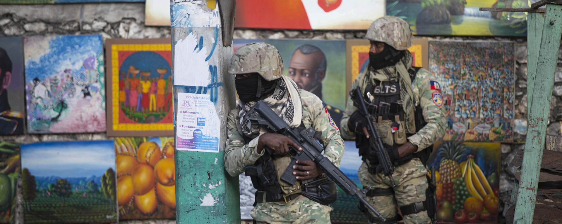 Солдаты патрулируют Петион Вилль, район, где жил покойный президент Гаити Жовенель Мойз, в Порт-о-Пренсе, Гаити - Sputnik Узбекистан, 1920, 11.07.2021