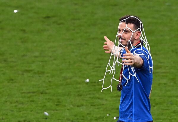 Игрок сборной Италии Алессандро Флоренци после победы команды на Евро-2020. - Sputnik Узбекистан