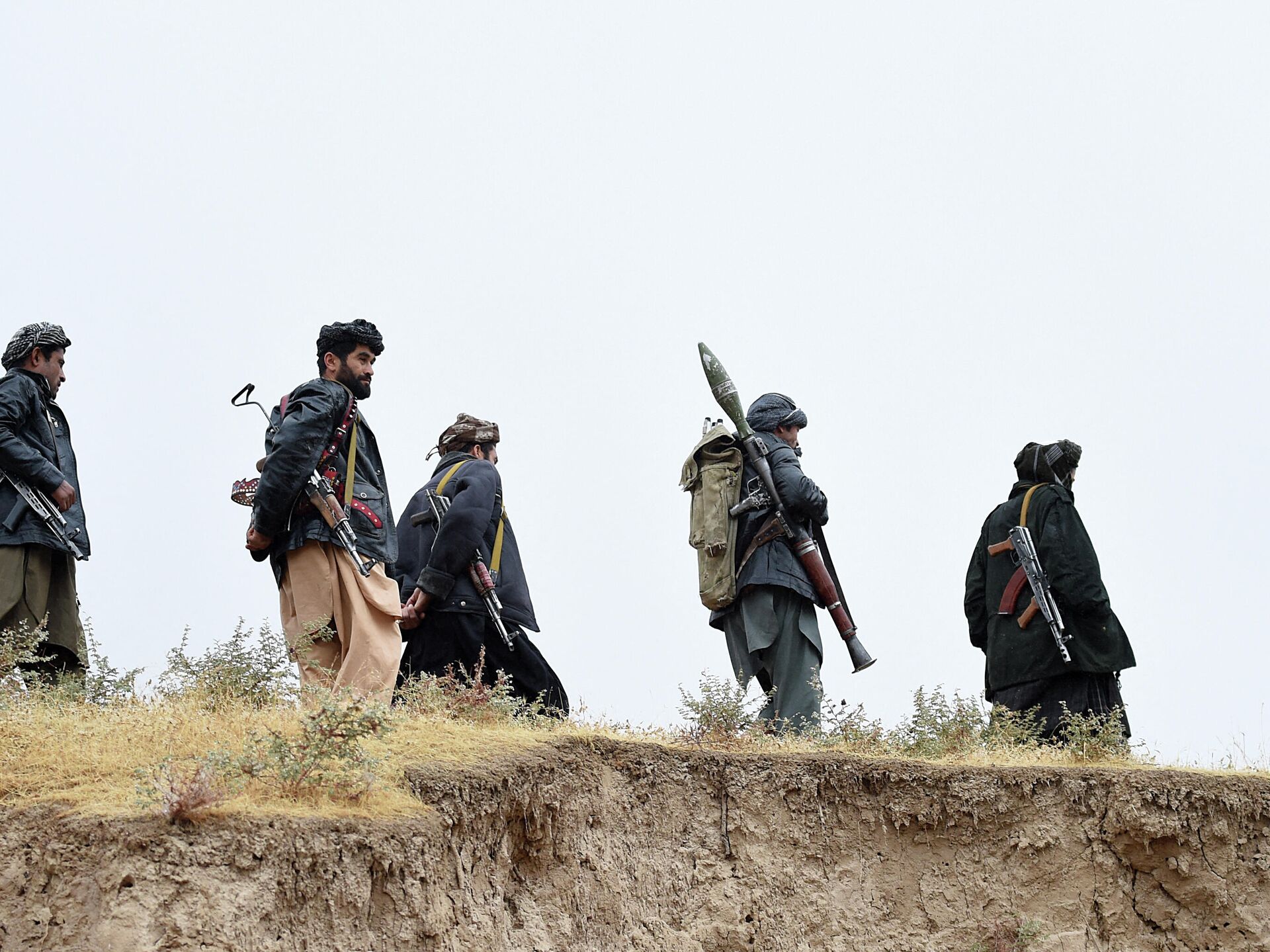 Что движет террористами. Армия Талибана в Афганистане. Талибан на границе с Таджикистаном. Граница Таджикистана и Афганистана. Таджико Афганская граница Памир.