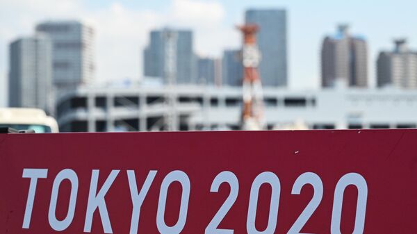 Символика XXXII Олимпийских игр на улице Токио - Sputnik Узбекистан